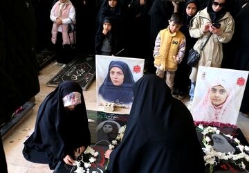 گلباران مزار شهدای جنگ رمضان در چهلمین روز درگذشت «امام شهید انقلاب» در زنجان
