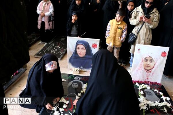 گلباران مزار شهدای جنگ رمضان در چهلمین روز درگذشت «امام شهید انقلاب» در زنجان