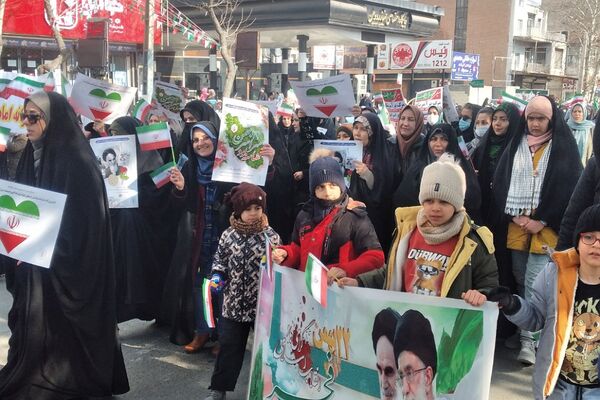 راهپیمایی پرشور ۲۲بهمن در رودهن 