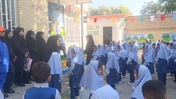 زنگ آغاز مهر در دبستان دخترانه مهر و ماه آشخانه 