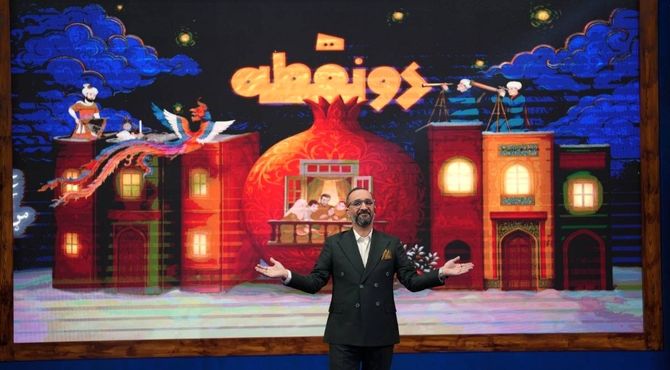 دریافت جایزه «نشان فردوسی» توسط نیما کرمی مجری برنامه «دونقطه» شبکه دو