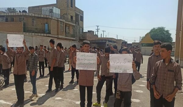 دانش‌آموزان بهبهانی فریاد «مرگ بر اسرائیل» سر دادند