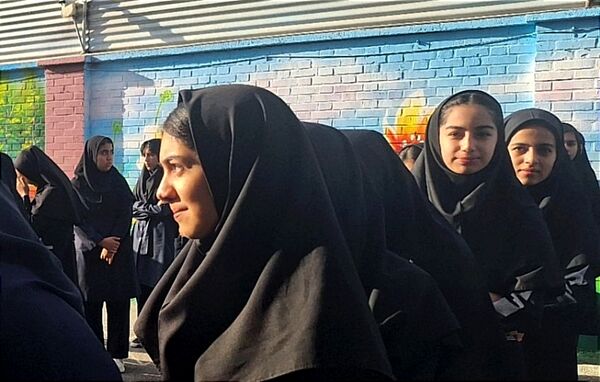 اولین مراسم صبحگاهی در دبیرستان فیاض کاشمر