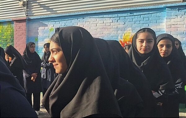 اولین مراسم صبحگاهی در دبیرستان فیاض کاشمر