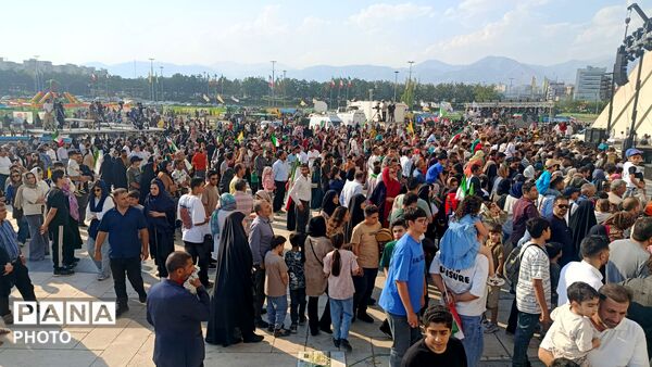 غدیر در قلب پایتخت؛ میدان آزادی میزبان خیل عظیم عاشقان ولایت