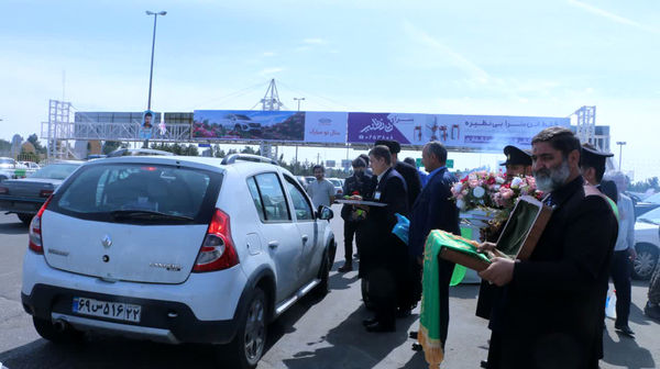 خوش‌آمدگویی مسئولان شهری قم به زائران کریمه اهل بیت(س)