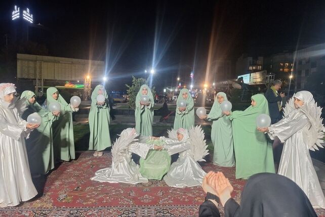  نماز جماعت بزرگ دانش‌آموزان مشهدی 