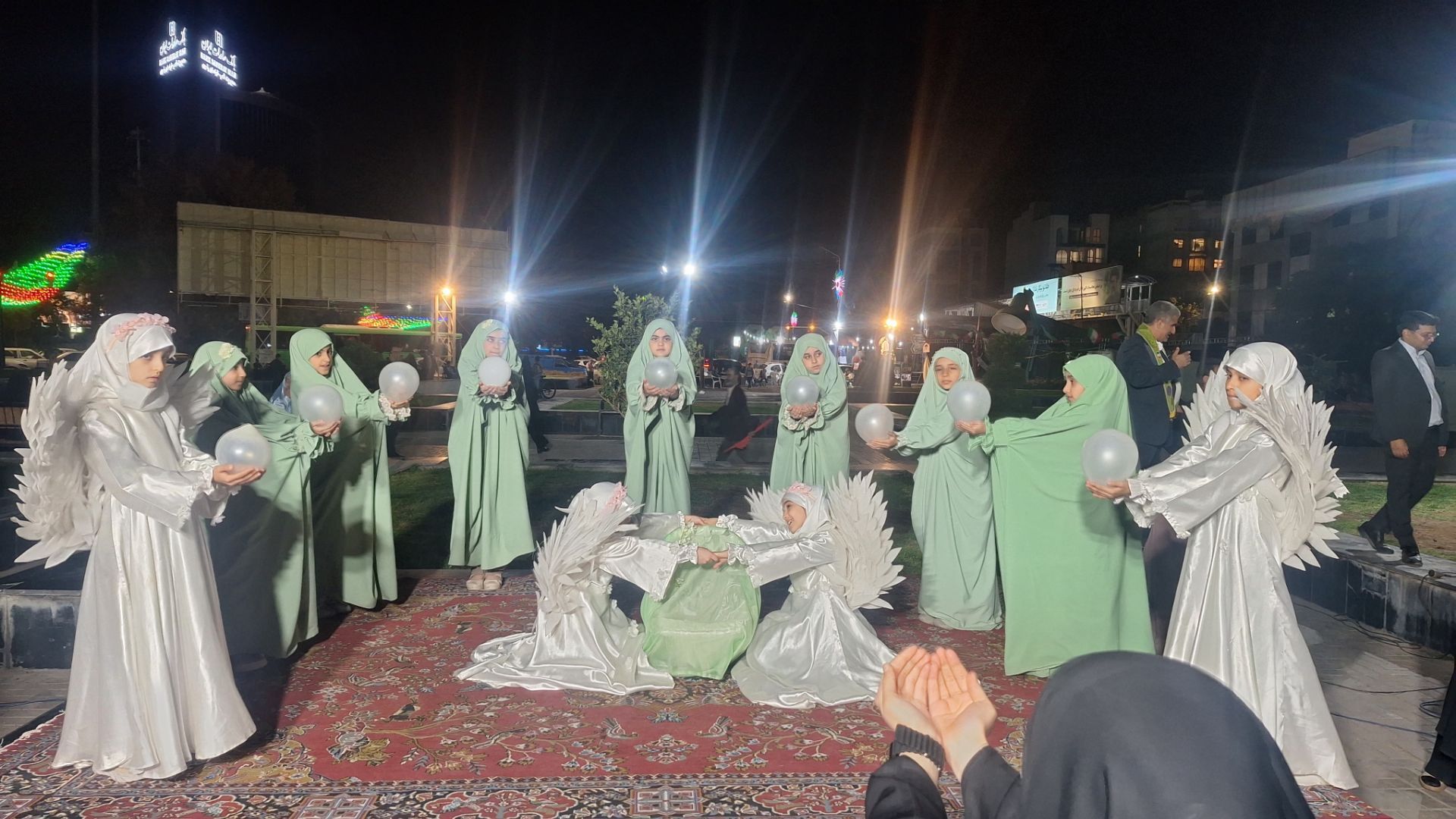  نماز جماعت بزرگ دانش‌آموزان مشهدی 