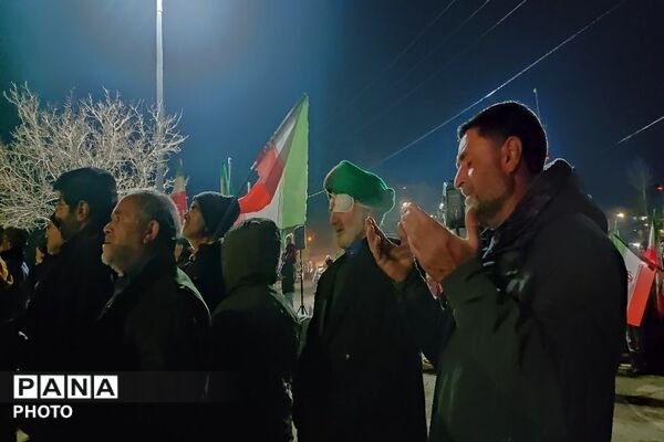 زمزمه دعا و توسل شبانه مردم مومن شهر بار برای پیروزی مدافعان وطن  
