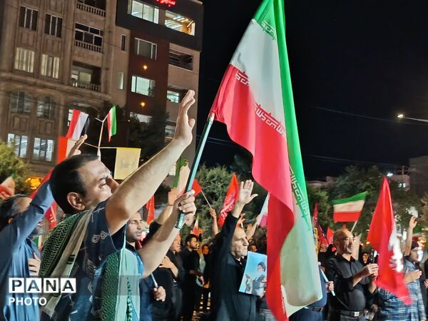 میدان در شب صد و سی میزبان دلدادگان وطن