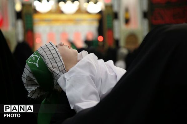 آیین شیرخوارگان حسینی با حضور همسران شهدا در قم