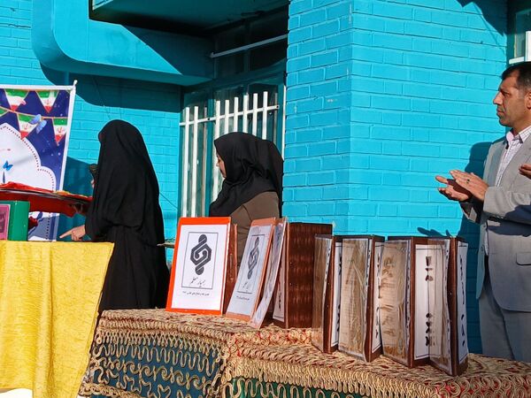  تجلیل از همیاران معلم در دبیرستان فاطمیه