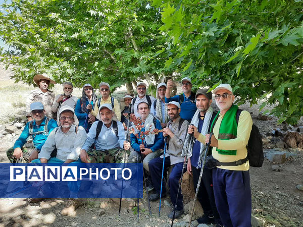 کوه‌پیمایی پیشکسوتان قم در آستانه سالگرد ارتحال حضرت امام(ره)