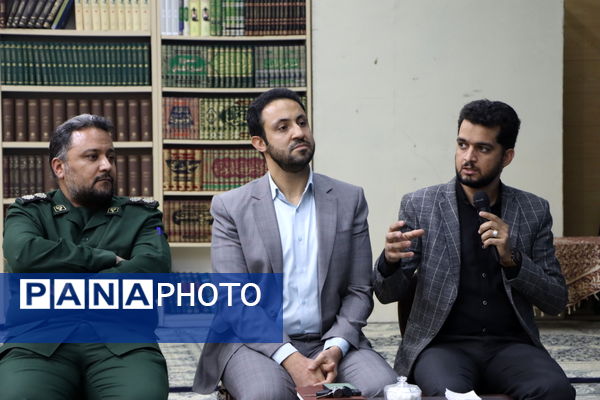 نشست اصحاب رسانه با نماینده ولی فقیه در یزد