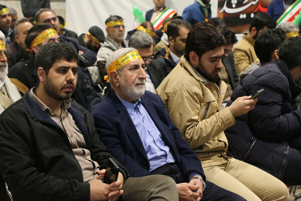 رونمایی کتاب «از مدرسه تا سنگر» در قم