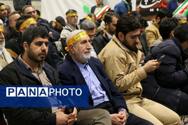 رونمایی کتاب «از مدرسه تا سنگر» در قم