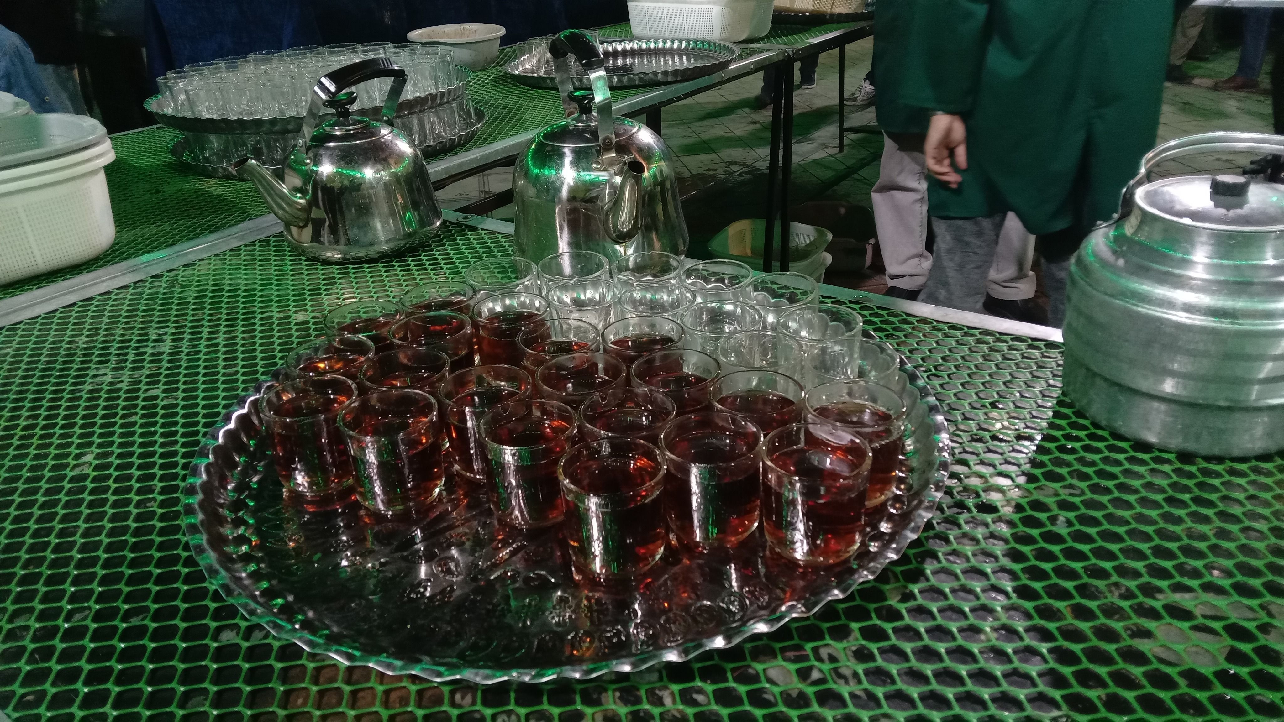 طعم خدمت و محبت؛ عطر فاطمی در «چایخانه حضرت زهرا (س)» پیچید