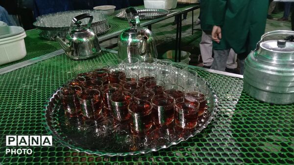 طعم خدمت و محبت؛ عطر فاطمی در «چایخانه حضرت زهرا (س)» پیچید
