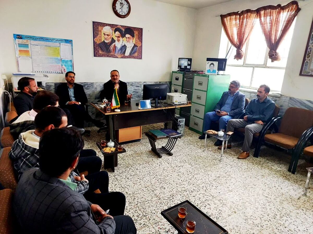 در مناطق روستایی و مرزی شهرستان معلمان امید دانش‌ آموزان هستند