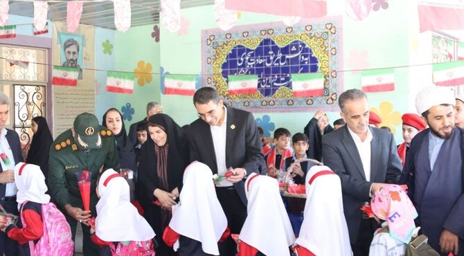 آغاز سال تحصیلی کلاس اولی‌ها با برگزاری جشن شکوفه ها