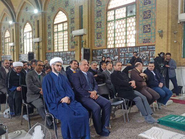 گرامیداشت هفته امورتربیتی در کنار مزار شهدای ۷۲ تن