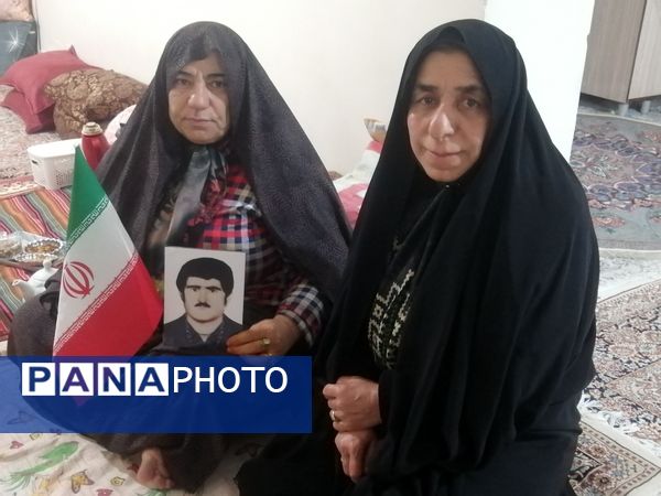 دیدار گروه جهادی شهید صمدی با خانواده شهید نیکدل