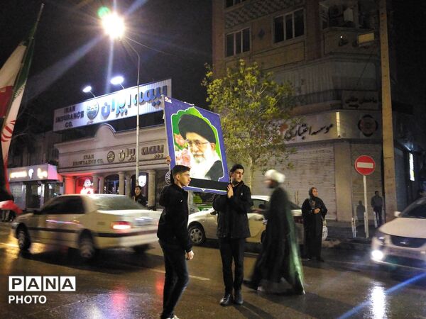 تجمع پر شور مردم ولایت مدار برای وداع با پیکر مطهر شهدای جنگ رمضان