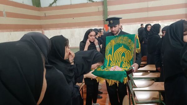 استقبال دانش‌آموزان بیرجندی از خادمان حرم امام رضا(ع)