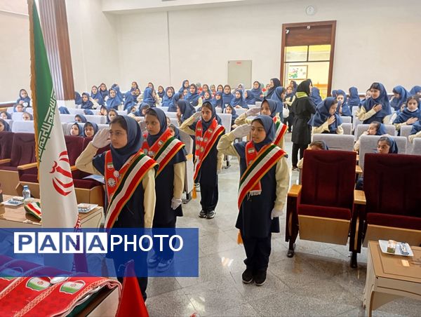 مراسم  تحلیف پیشتازان چهارمی در دبستان آرمینه مصلی نژاد 