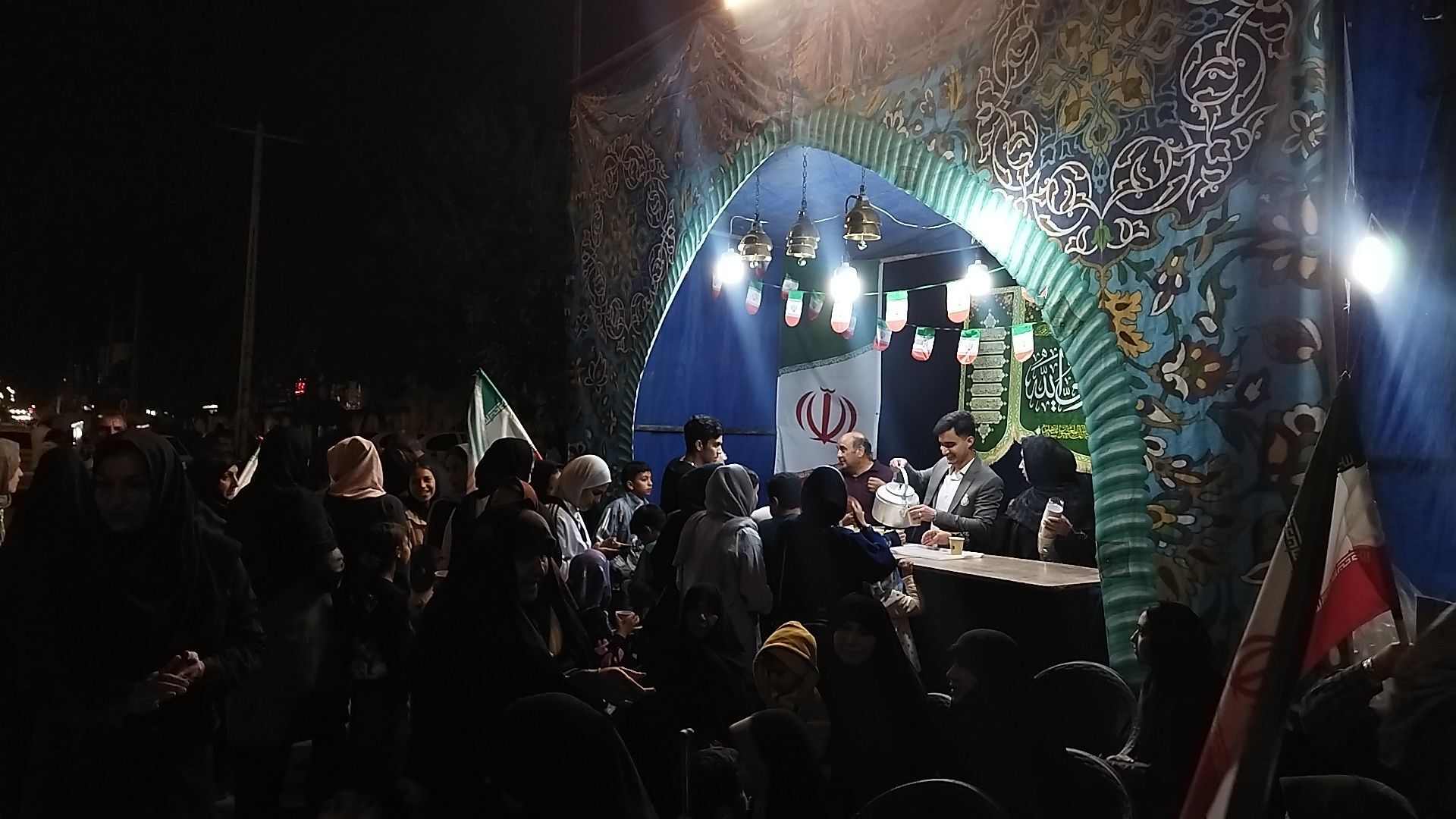 گذری بر فعالیت موکب بلوار غزالی در پنجاه و پنجمین شب از اجتماعات مردمی 