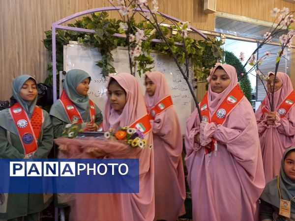 مراسم روز دانش آموز در دبستان دخترانه شاهد تحقیقی ناحیه ۶