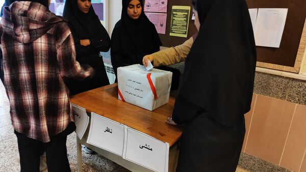 برگزاری انتخابات همیار مشاور در مدرسه نمونه دولتی ۹ دی یاسوج با شعار «همیار مشاور برتر، مدرسه برتر»