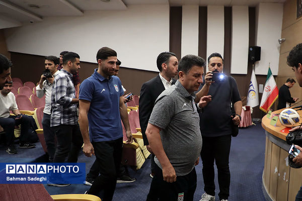 نشست خبری سرمربی تیم های ملی فوتبال ایران و ازبکستان