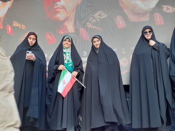 جلوه‌هایی از اجتماع مردم بجنورد در تجلیل از بانوی شجاع رسانه ملی