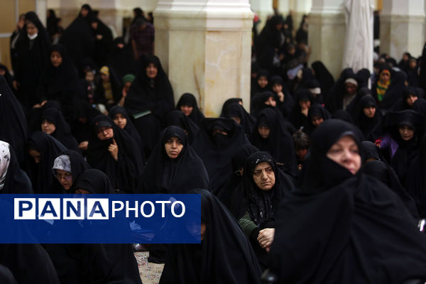 اجتماع لبیک یا حسین(ع) و گرامیداشت شهدای 15 خرداد در حرم حضرت معصومه(س)