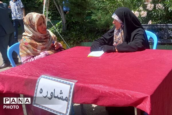 برپایی میز خطاطی و کتابخانه سیار اداره ارشاد به یاد دانش‌آموزان مدرسه شجره طیبه در شهرستان رباط‌کریم