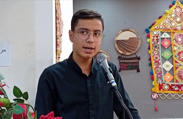 وقتی نوجوانان قلم به دست گرفتند شب شعر رنگی تازه یافت