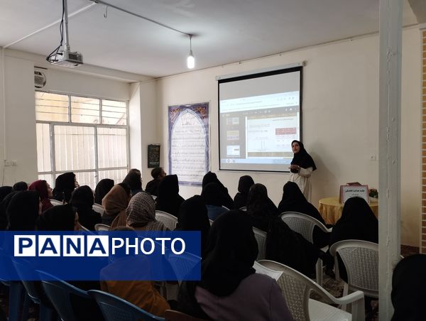 جلسه آموزش خانواده در دبیرستان دخترانه رفعت