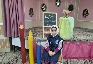 جشن شکوفه‌ها در دبستان ریحانه‌النبی یزد