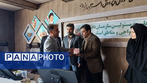 نشست مسئولان سازمان دانش‌آموزی استان زنجان