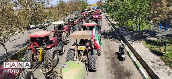 حرکت کاروان «تراکتورها» در شهر جعفریه قم 