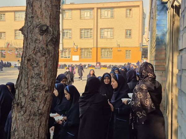 وقتی دبیرستان شهید همت بوی غربت حضرت مادر گرفت