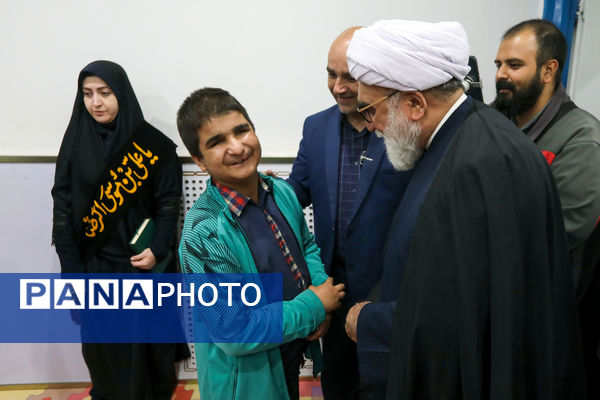 حضور تولیت آستان قدس رضوی در جمع دانش‌آموزان با آسیب بینایی مشهد