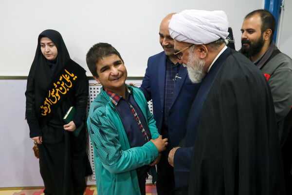 حضور تولیت آستان قدس رضوی در جمع دانش‌آموزان با آسیب بینایی مشهد