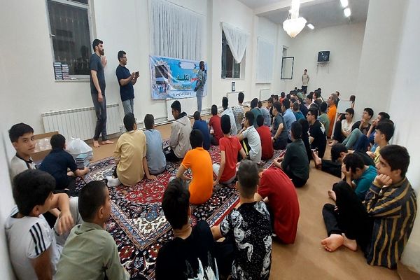 جشن تکلیف پسران پایه هشتم دبیرستان شاهد سردار شهید قاجاریان در نیشابورد