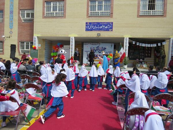 نواختن زنگ اول مهر در مدرسه شهدا فرهنگی 