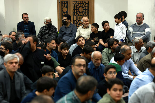 مراسم بزرگداشت شهیدان خدمت در دبیرستان متوسطه دوم امام صادق(ع)