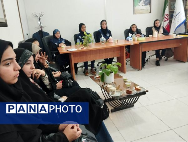 نشست صمیمانه معاون پرورشی و تربیت‌بدنی ناحیه 7 با سردبیر خبرنگاران خبرگزاری پانا 