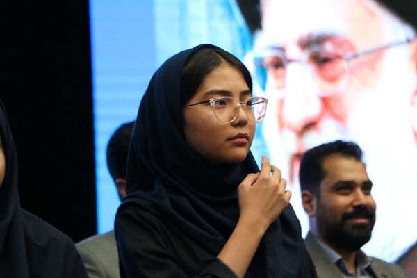 تقدیر از دانش‌آموزان برتر حوزه فرهنگی و هنری در آموزش و پرورش ناحیه یک شهرری
