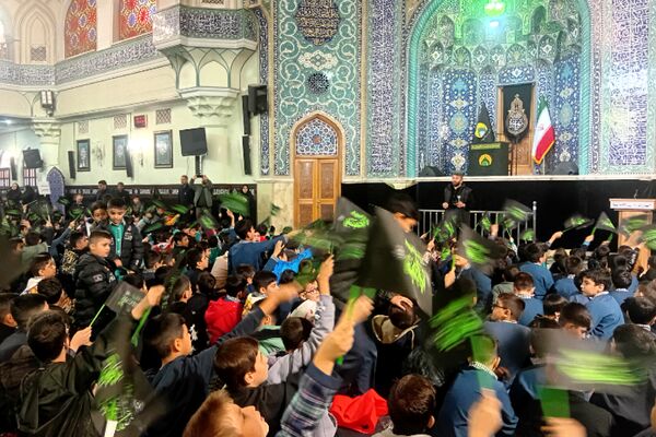 حضور دانش‌آموزان ناحیه دو شهرری در مراسم نوگلان فاطمی